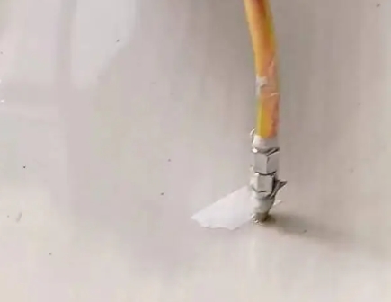 叶城瓷砖空鼓维修公司专业解答在瓷砖铺贴过程中，如果使用的砂料过粗（如全部使用了粗砂），可能会导致以下问题