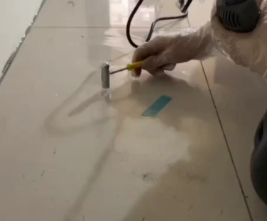 叶城瓷砖开裂维修公司专业分享瓷砖在铺贴前如果没有沥干水分，将会导致以下问题