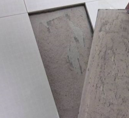 叶城瓷砖空鼓维修公司分享瓷砖铺贴时如果打浆（即涂抹在瓷砖背面和基层上的砂浆或瓷砖胶）过少，会带来以下问题
